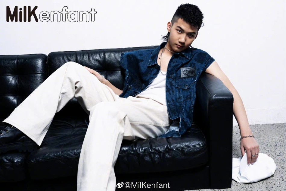 胡皓康大片来袭长得既不像妈也不像爸这个颜值是要进圈了