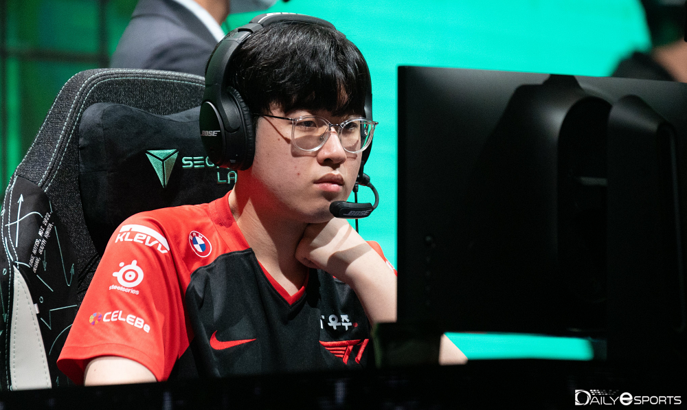 t1上单zeus我们期待对g2的复仇输比赛让我觉得痛苦和生气