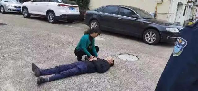 太危险，事发宁波一小区！万幸，她出手了！这件事真的很重要……休闲区蓝鸢梦想 - Www.slyday.coM