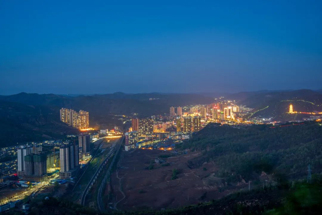 子长市:我们的新时代,让城市愈加美丽多彩|延安市_新浪新闻