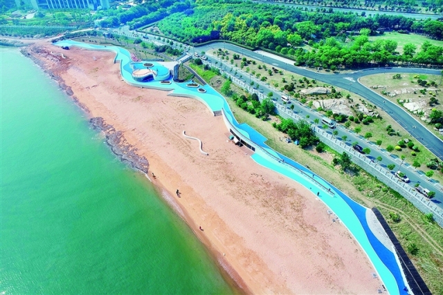 海州湾国家海洋公园正在进行最后的涂装工序