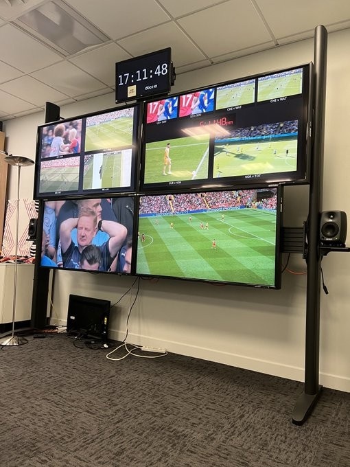 雨露均沾莱因克尔晒多屏同步看球照我爱我的工作