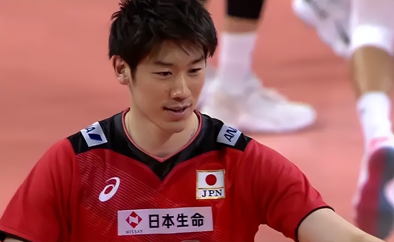 14号石川祐希(4人)副攻:2号小野寺太志,6号山内晶大,10号高桥健太郎