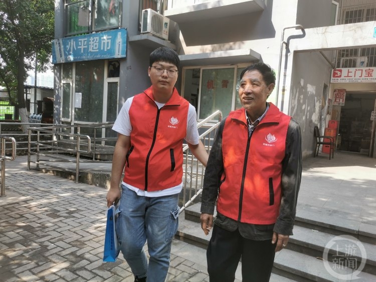 76岁老人做志愿者11年：让空巢老人空巢不空“心”休闲区蓝鸢梦想 - Www.slyday.coM