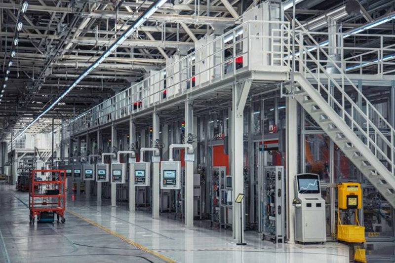 将率先搭载EQE车型 国产奔驰电池在北京工厂下线