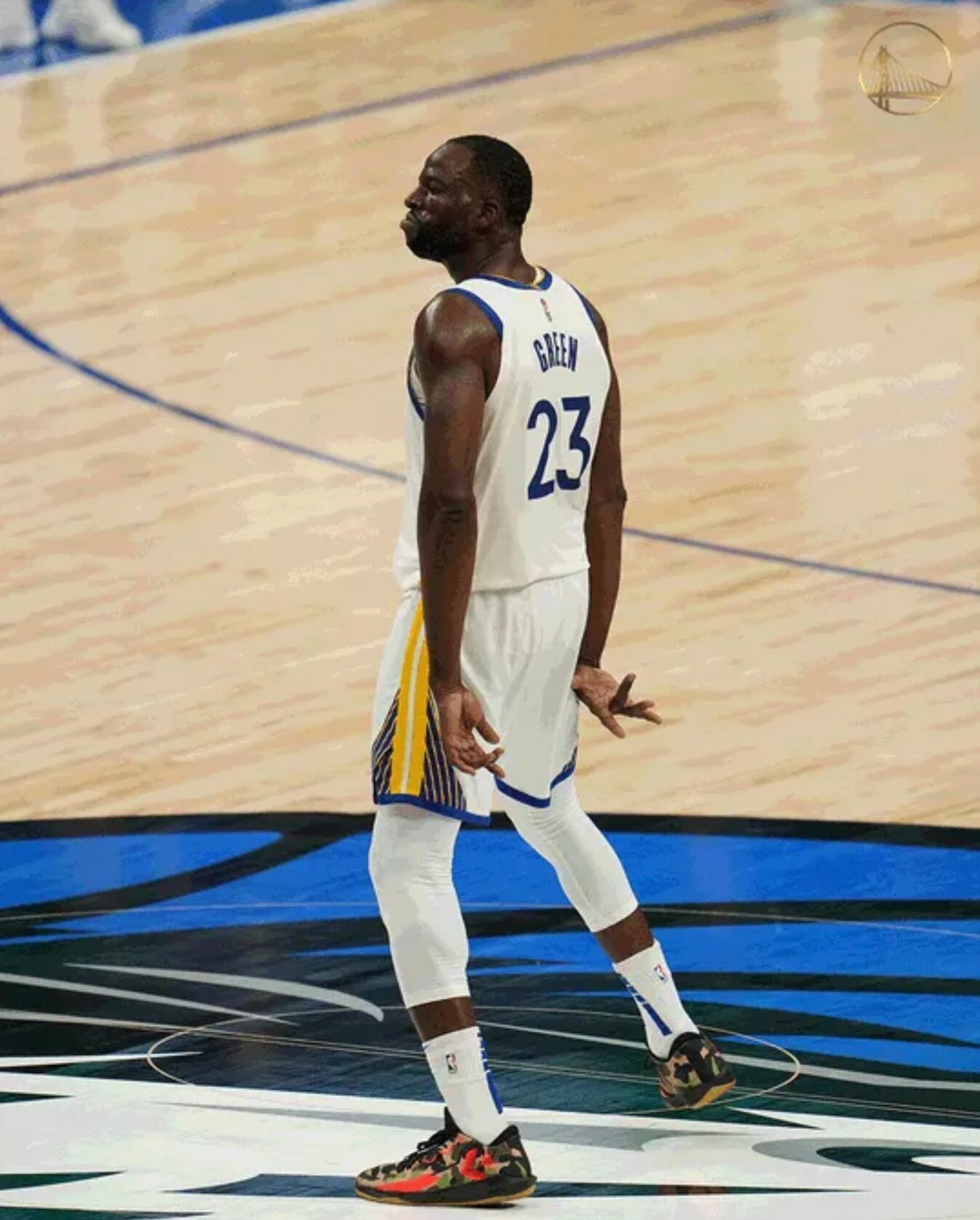 德雷蒙德格林全场投篮10中5得到10分5篮板5助攻2断1帽