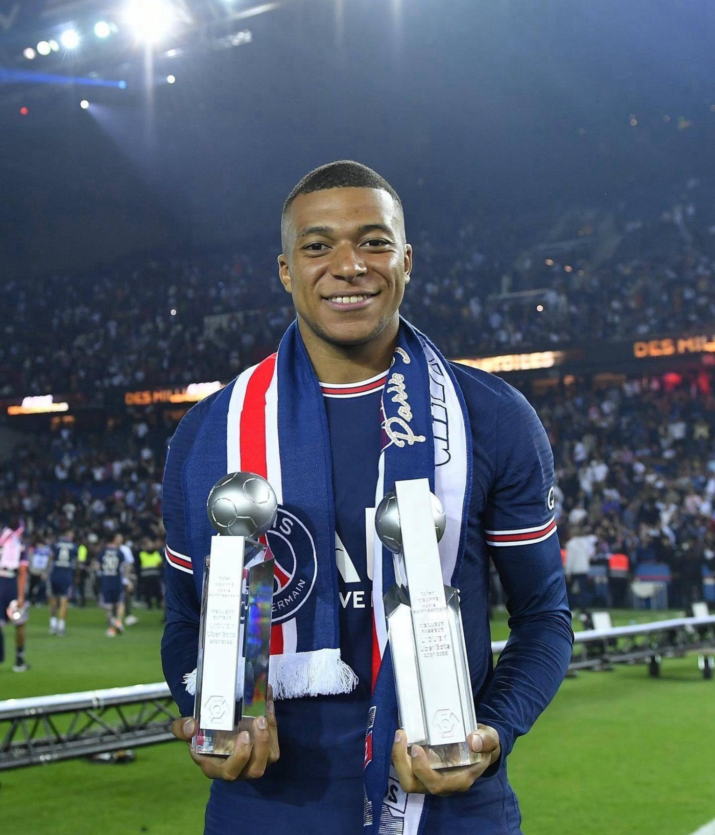 剧情大反转姆巴佩13亿欧元天价合同续约大巴黎