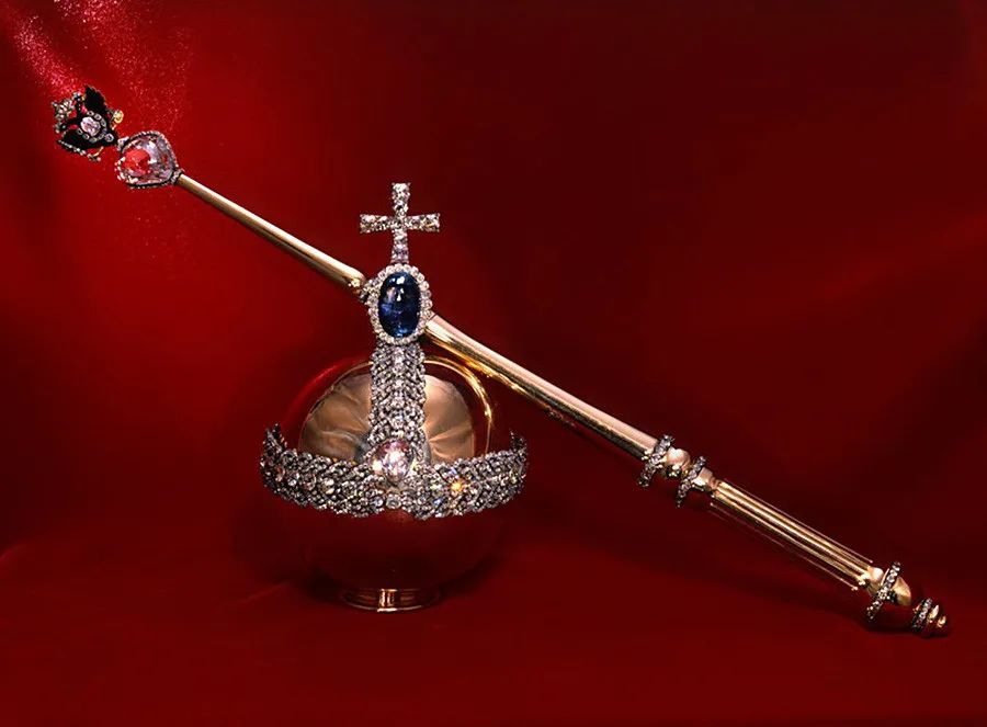 俄罗斯最壕女皇皇冠镶5000颗钻石珠宝能买下整个欧洲送情夫宫殿王位
