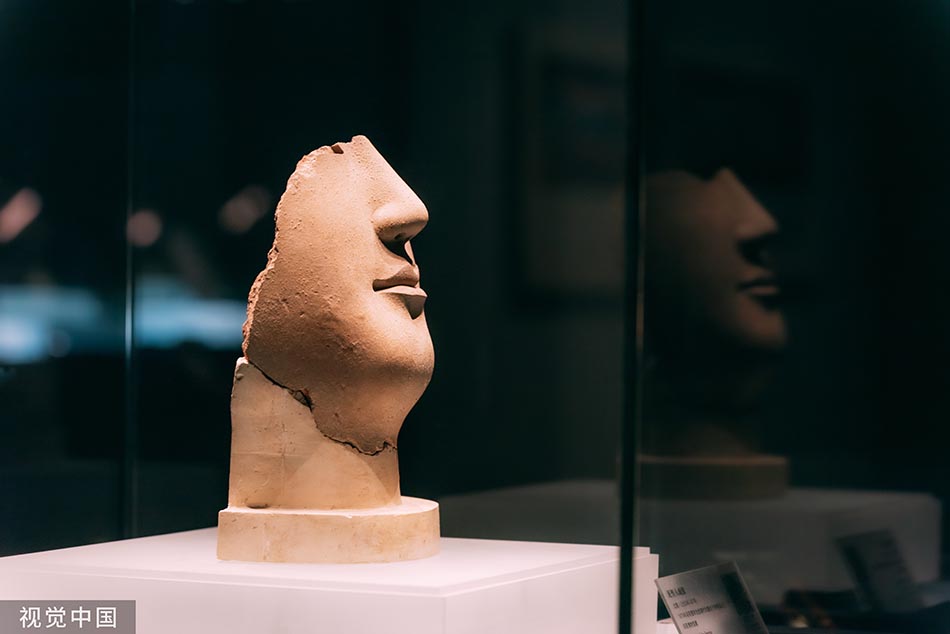 2022年5月16日,河南洛阳,北魏泥塑佛的微笑.刘岩峰/视觉中国 图