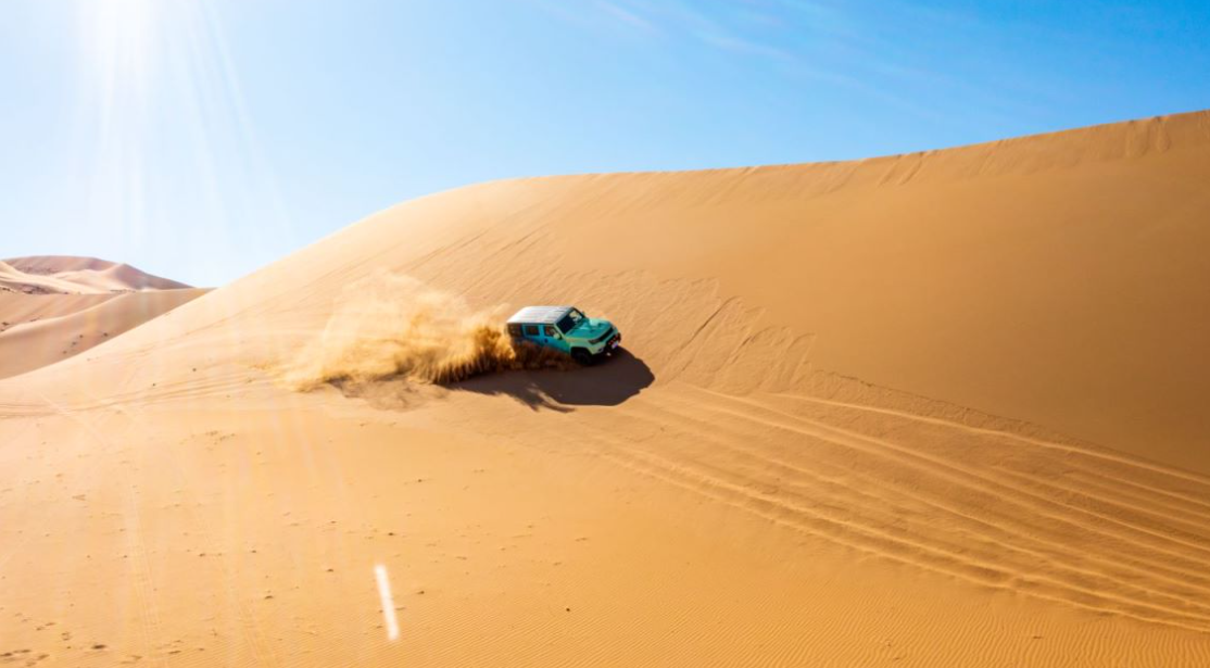 一辆车挑战一整个沙漠,bj40凭什么这么任性?-新浪汽车