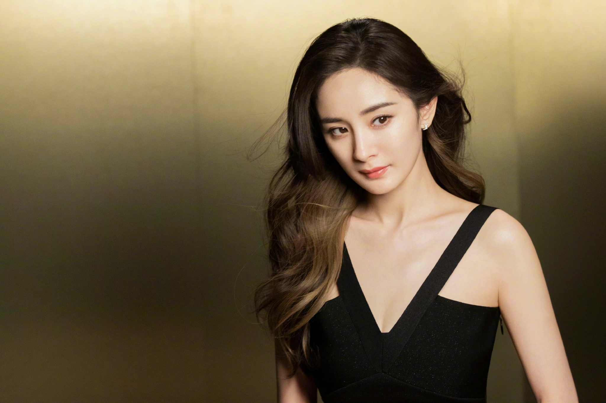 杨幂广告花絮释出美人如画唯美旖旎