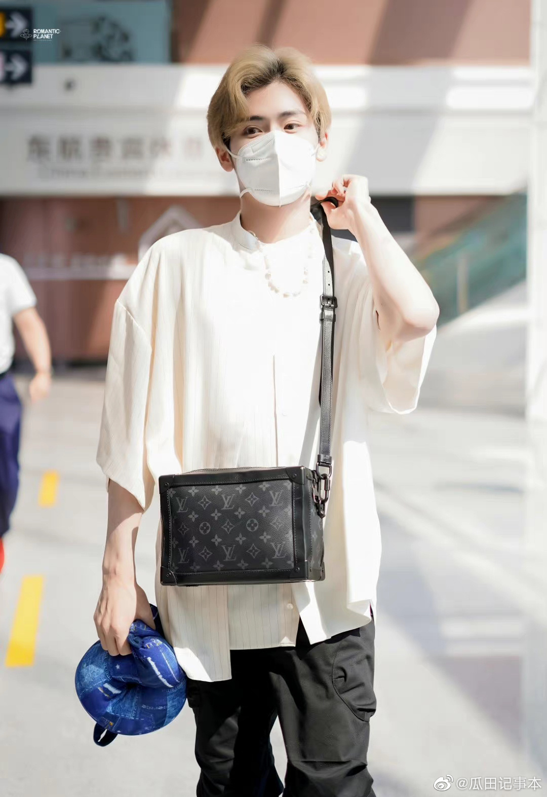 力丸最新机场饭拍干净穿搭难掩帅气这个造型你爱了吗