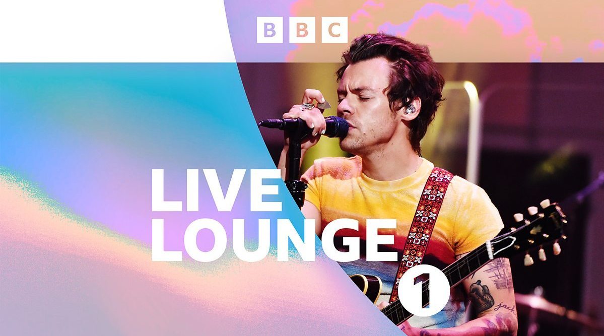 harrystyles做客bbclivelounge带来新专辑多首歌曲asitwaslatenight