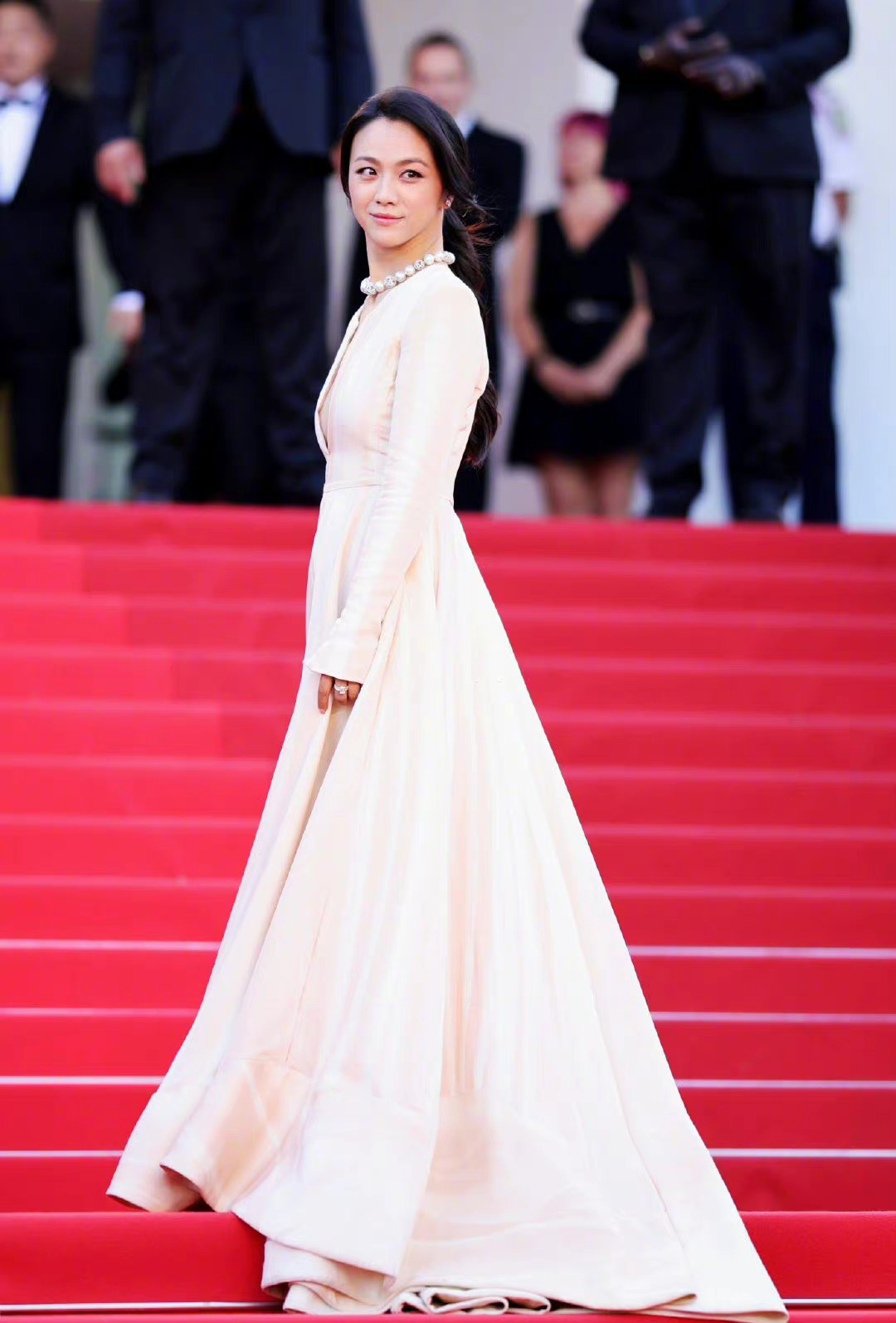 汤唯身穿fendi的高定礼服