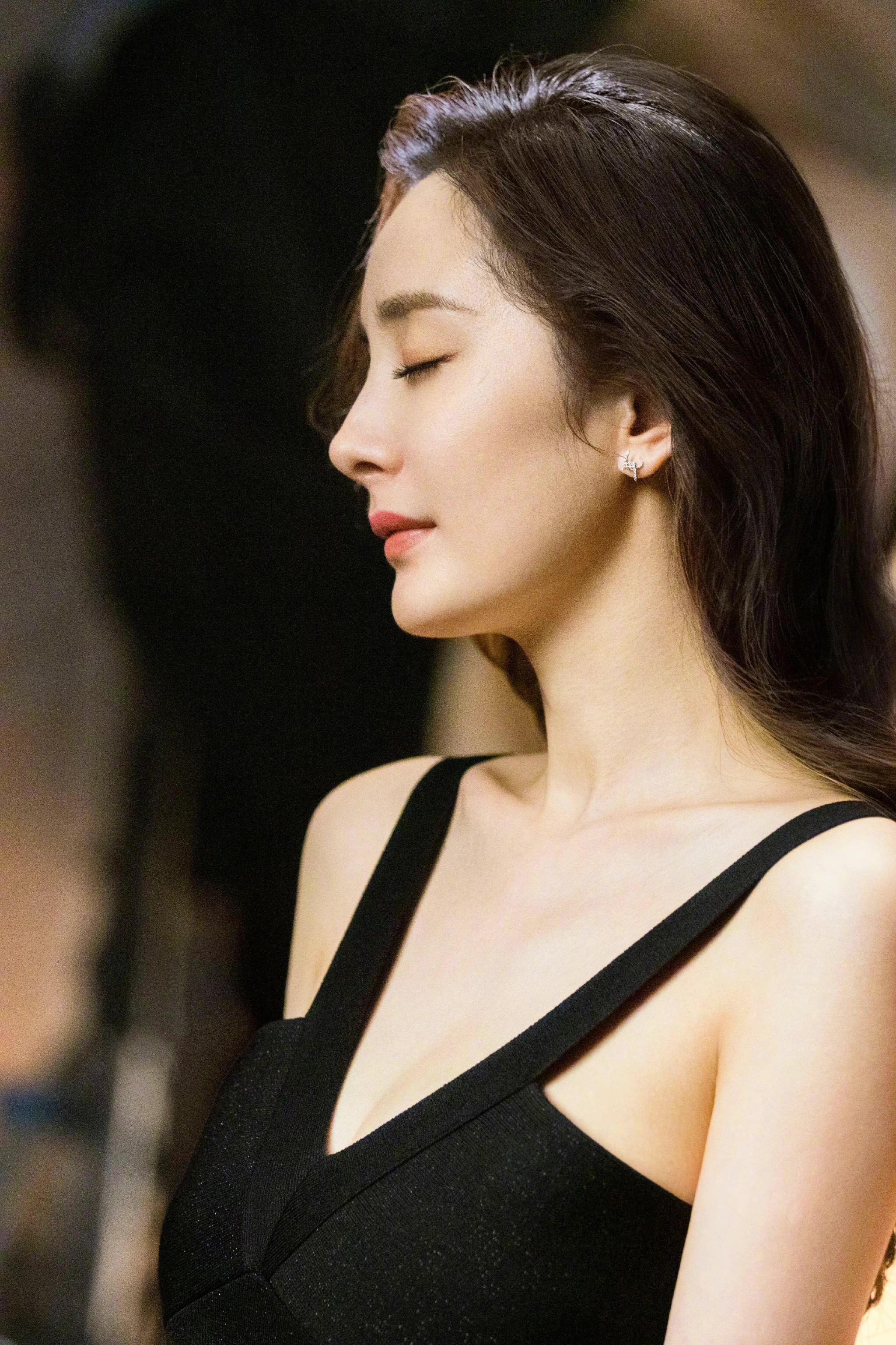 杨幂广告花絮释出美人如画唯美旖旎