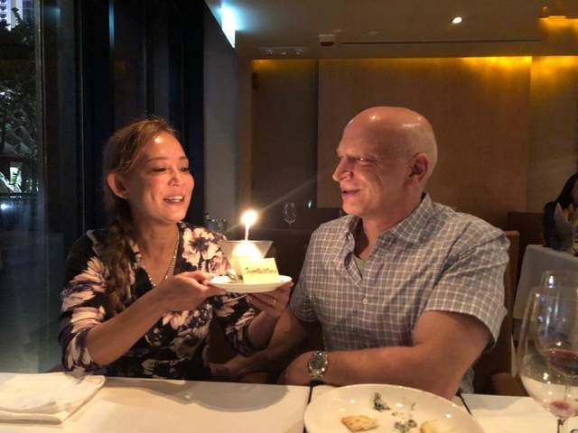 二婚被宠成公主!翁静晶晒58岁生日照,老公何猷彪送粉色蛋糕休闲区蓝鸢梦想 - Www.slyday.coM 二婚被宠成公主!翁静晶晒58岁生日照,老公何猷彪送粉色蛋糕休闲区蓝鸢梦想 - Www.slyday.coM