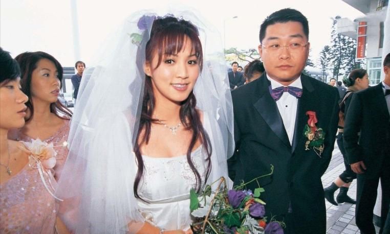 黎瑞恩被丈夫嫌弃两次患癌如今49岁独身抚养两娃也算安稳