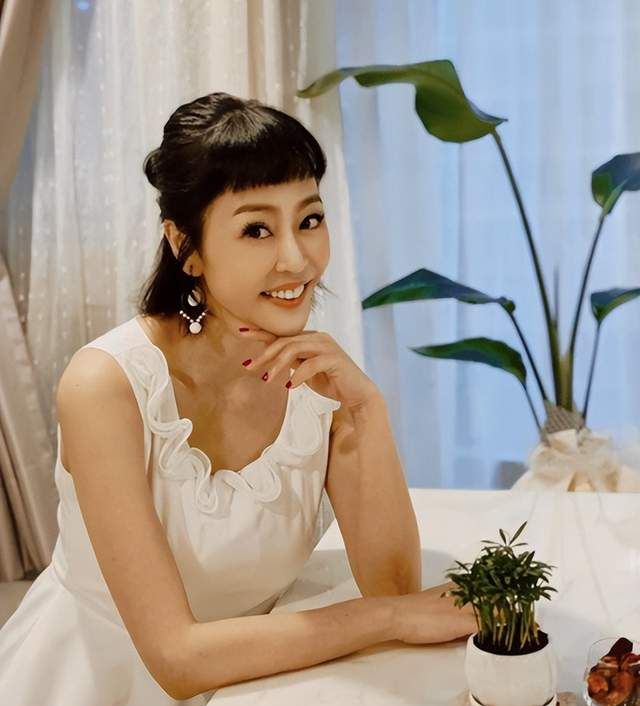 女星唐玲患胃癌末期向朋友诉苦对方回应让她傻眼吓到拔腿就跑