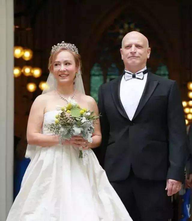 二婚被宠成公主!翁静晶晒58岁生日照,老公何猷彪送粉色蛋糕休闲区蓝鸢梦想 - Www.slyday.coM 二婚被宠成公主!翁静晶晒58岁生日照,老公何猷彪送粉色蛋糕休闲区蓝鸢梦想 - Www.slyday.coM