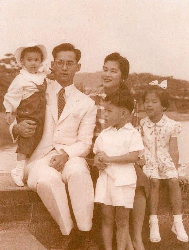 看看拉玛九世一家的旧相片诗琳通公主从小到大都很可爱