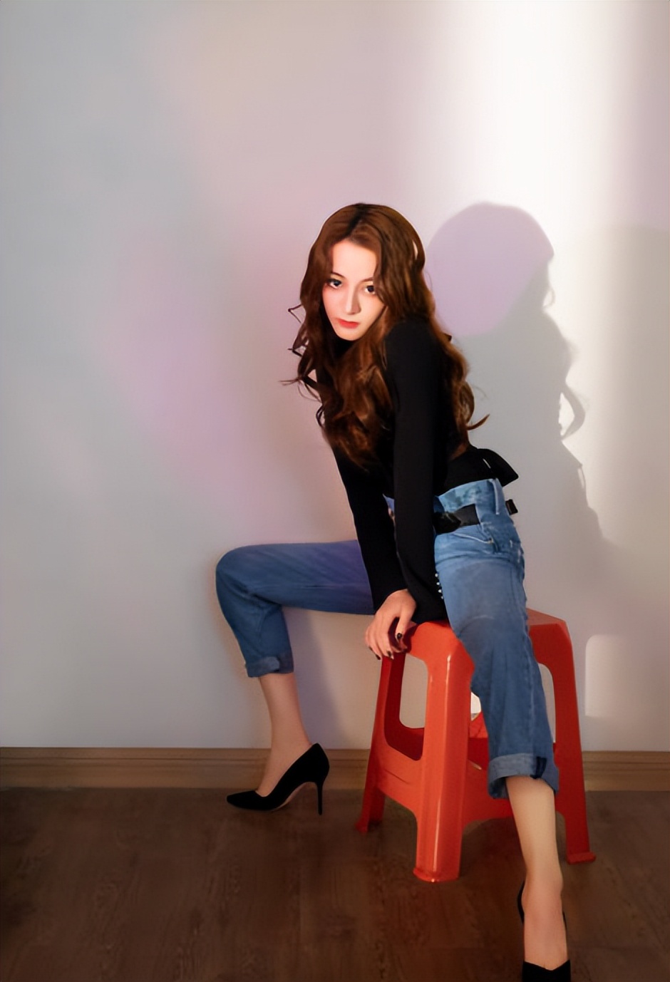 女星坐姿千奇百怪:刘诗诗优雅,赵丽颖传统,唯独热巴总爱分叉腿