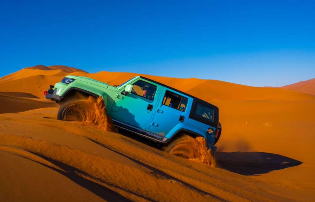 一辆车挑战一整个沙漠,bj40凭什么这么任性?-新浪汽车