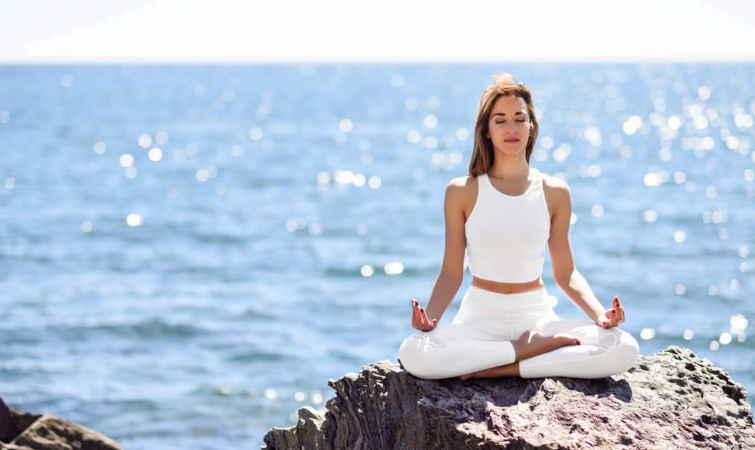 有年轻白领每天睡前闭目静坐20分钟,循着冥想音频中导师的指引进行