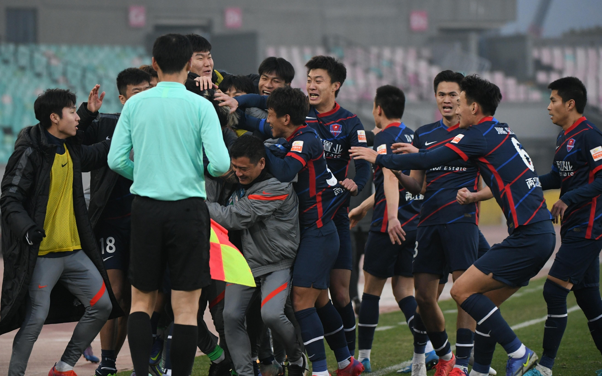 重庆队解散令中超再生变大连人递补提上议事日程