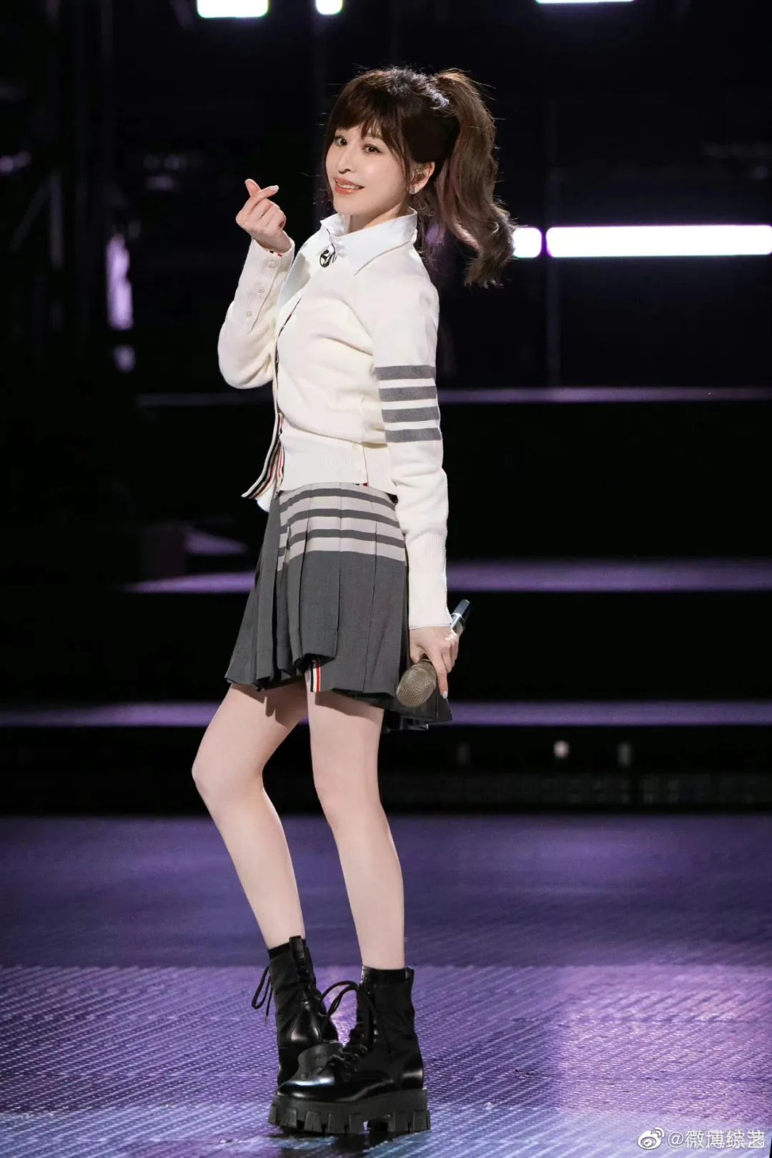 《乘风破浪》舞台上重演老歌《爱你》，青春记忆里的甜妹还在，王心凌治愈粉丝也治愈了自己休闲区蓝鸢梦想 - Www.slyday.coM