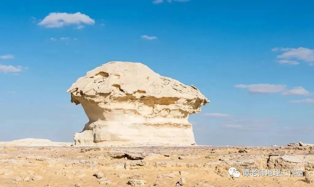 甘肃风蚀蘑菇以及各种奇形怪状戈壁滩上的风蚀柱当然,他们常常沿风向