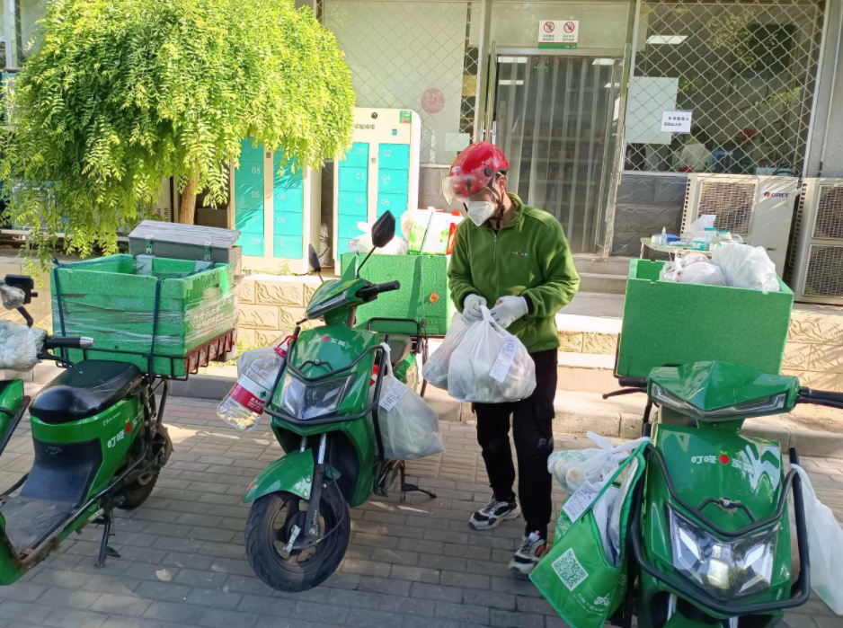据了解,为了减少人员不必要的流动,海淀区部分重点区域的街道和社区都