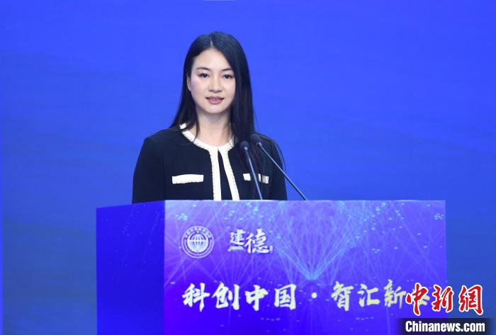 中国新闻社浙江分社党委书记,总编辑柴燕菲现场点评. 王刚 摄