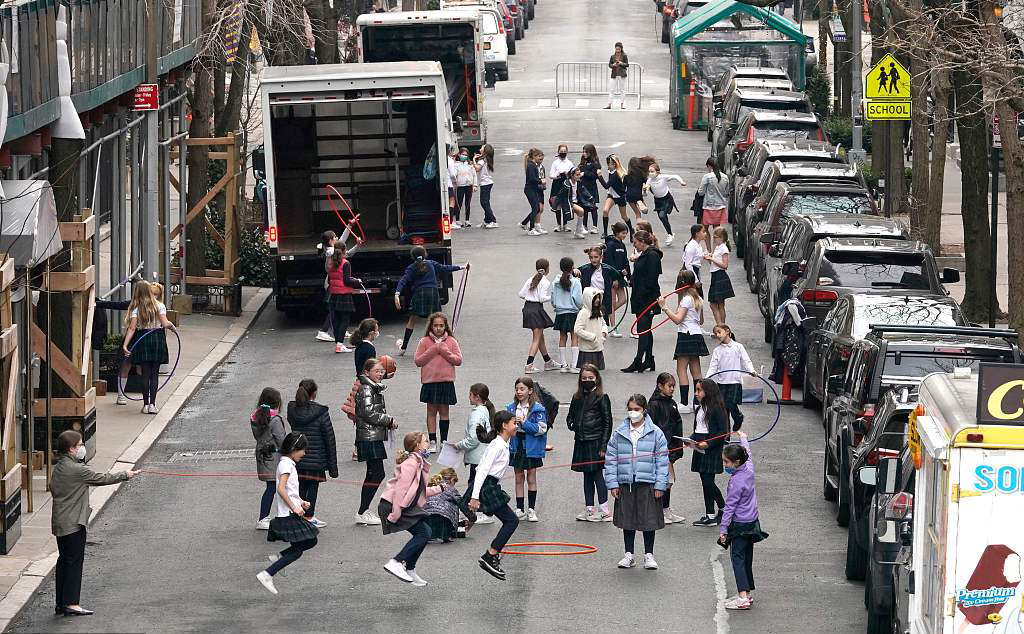 当地时间2022年3月7日，美国纽约市公校校园。