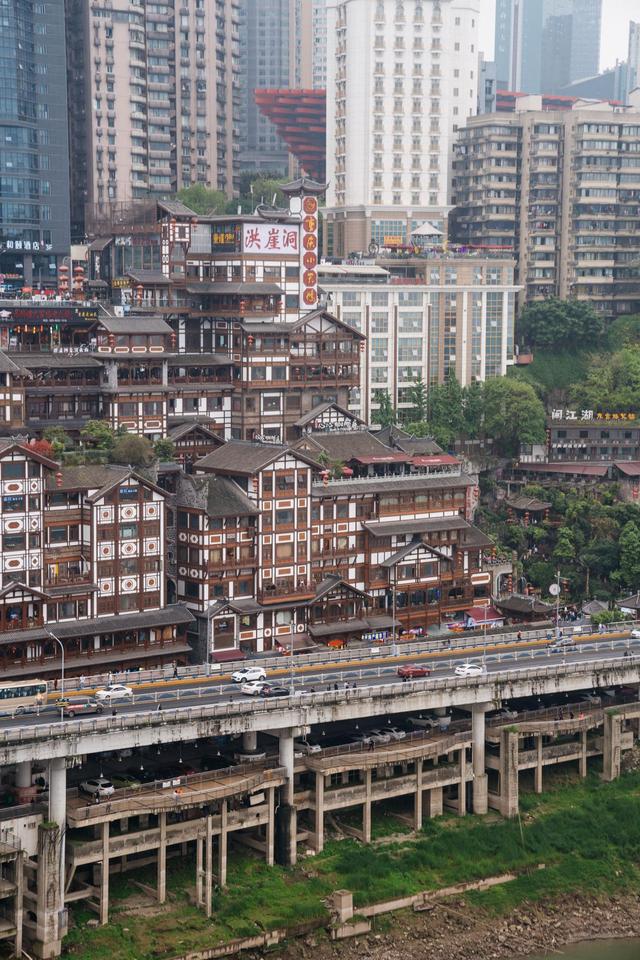 洪崖洞重庆古城门之一如今的赛博朋克中让他充满了想象