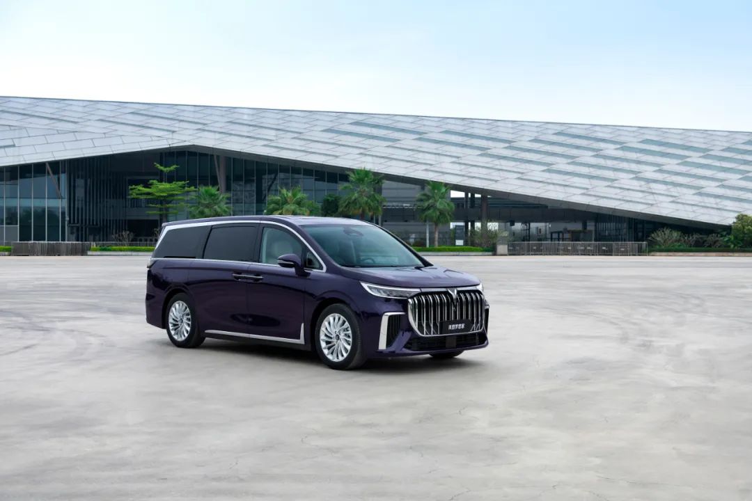 梦想家对比GL8，38万多的豪华MPV怎么选？