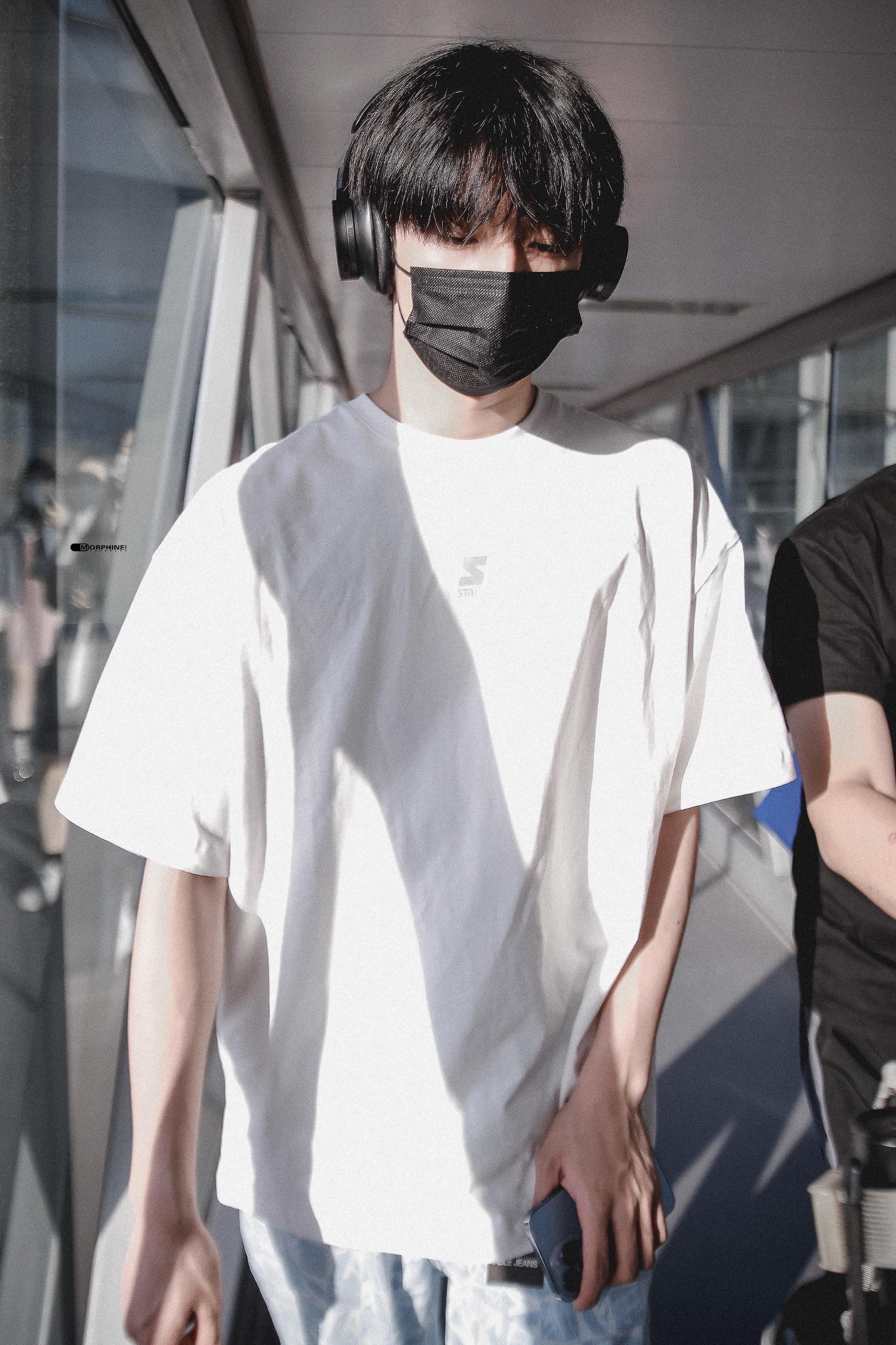 刘耀文北京杭州饭拍清爽帅气的夏日男高