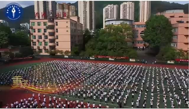 名曲凝聚合力 音乐慰藉心灵 葫芦丝巴乌万人云合奏《龙的传人》