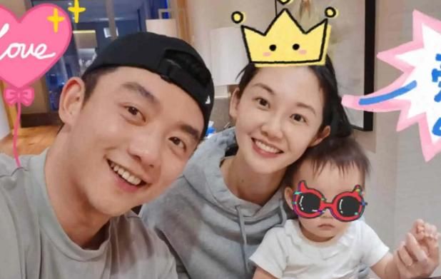 苗苗发文庆结婚两周年摘菜见虫子向老公撒娇女儿为郑恺涂口红