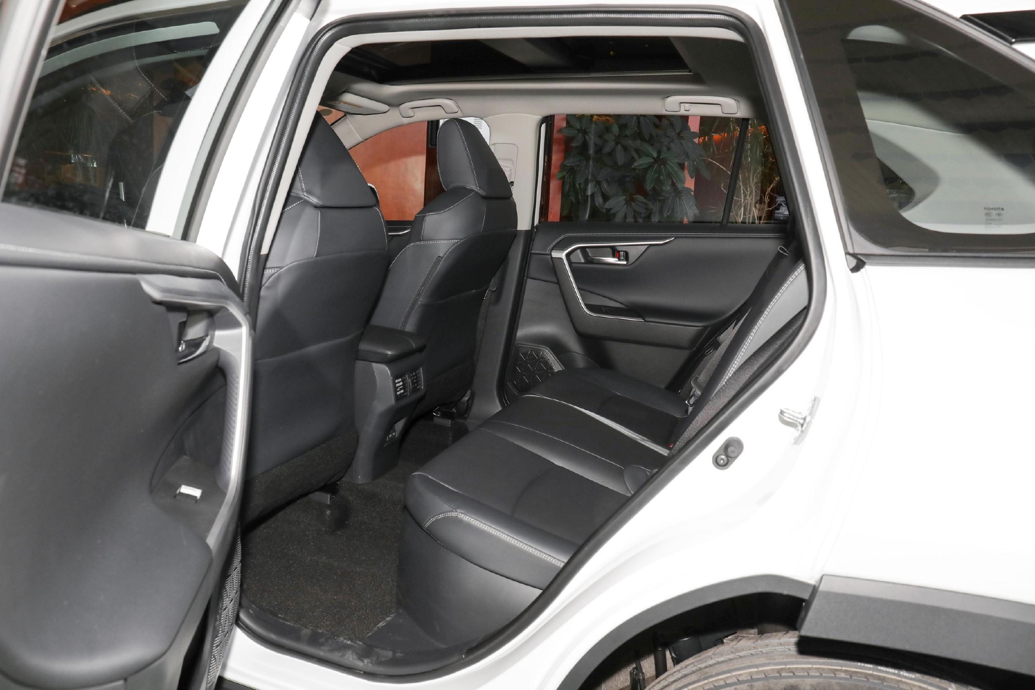 价格或上涨新款丰田rav4荣放即将上市升级内饰和实用性配置