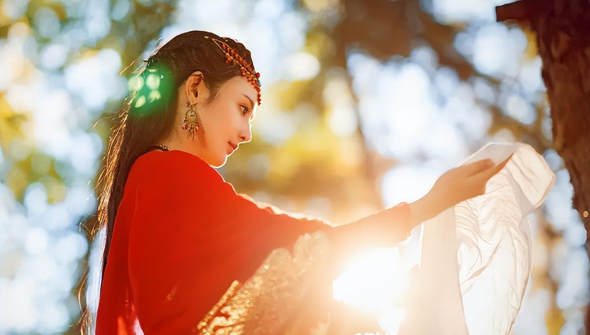 《说英雄》开播引差评，杨超越用力过猛，全程咋咋呼呼，台词硬挤休闲区蓝鸢梦想 - Www.slyday.coM