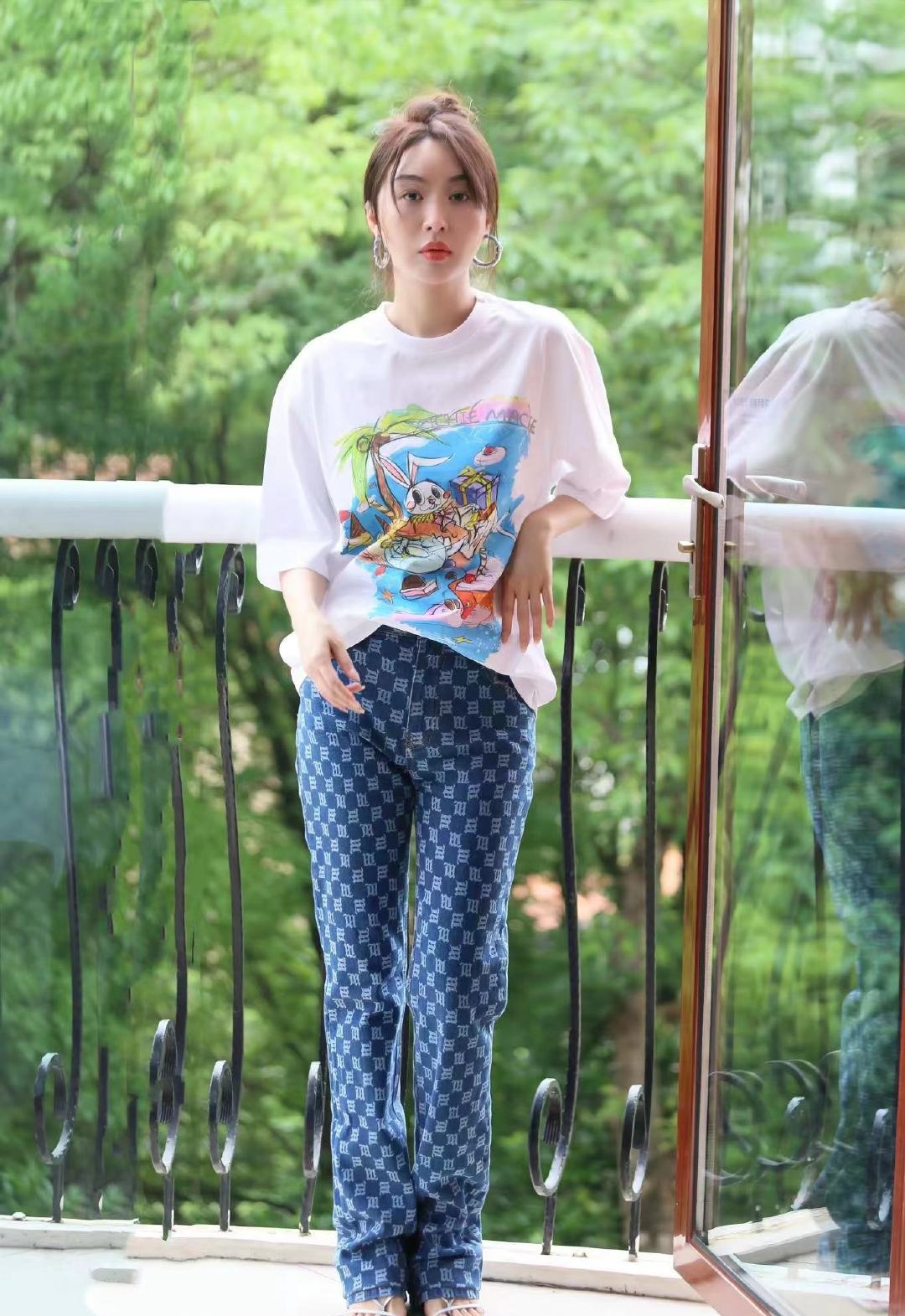 李菲儿身材好就是任性,随意露腹露腿都不怕,网友:难怪人人爱__财经