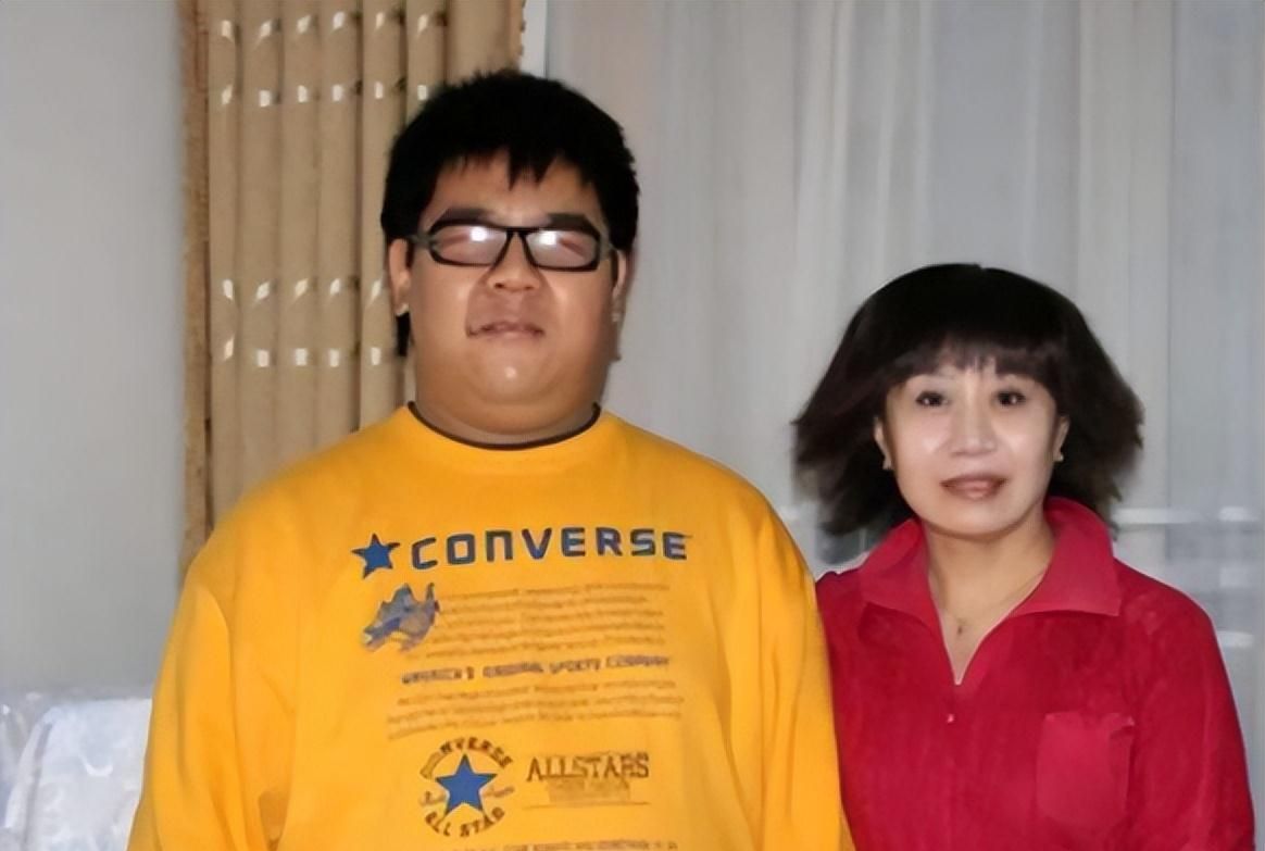 盲人歌手杨光为何不红了看他做过的那些事就不奇怪了