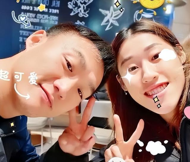 又一女排名将迎喜讯,奥运冠军刘晓彤晒结婚证,男方也是世界冠军|王浩