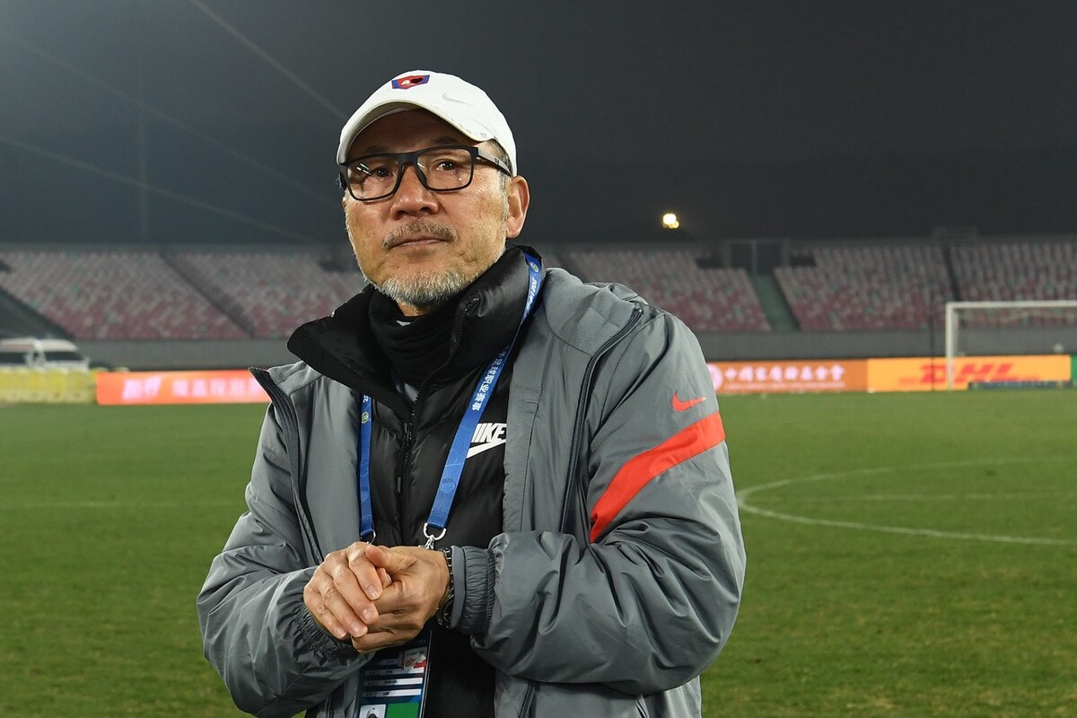 张外龙不甘心挨个问球员愿不愿进赛区承诺重庆队复活必回来