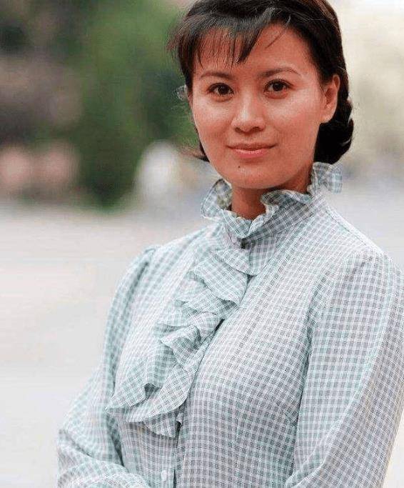 她是陈道明梦中情人结过三次婚老戏骨李幼斌甘愿为她净身出户