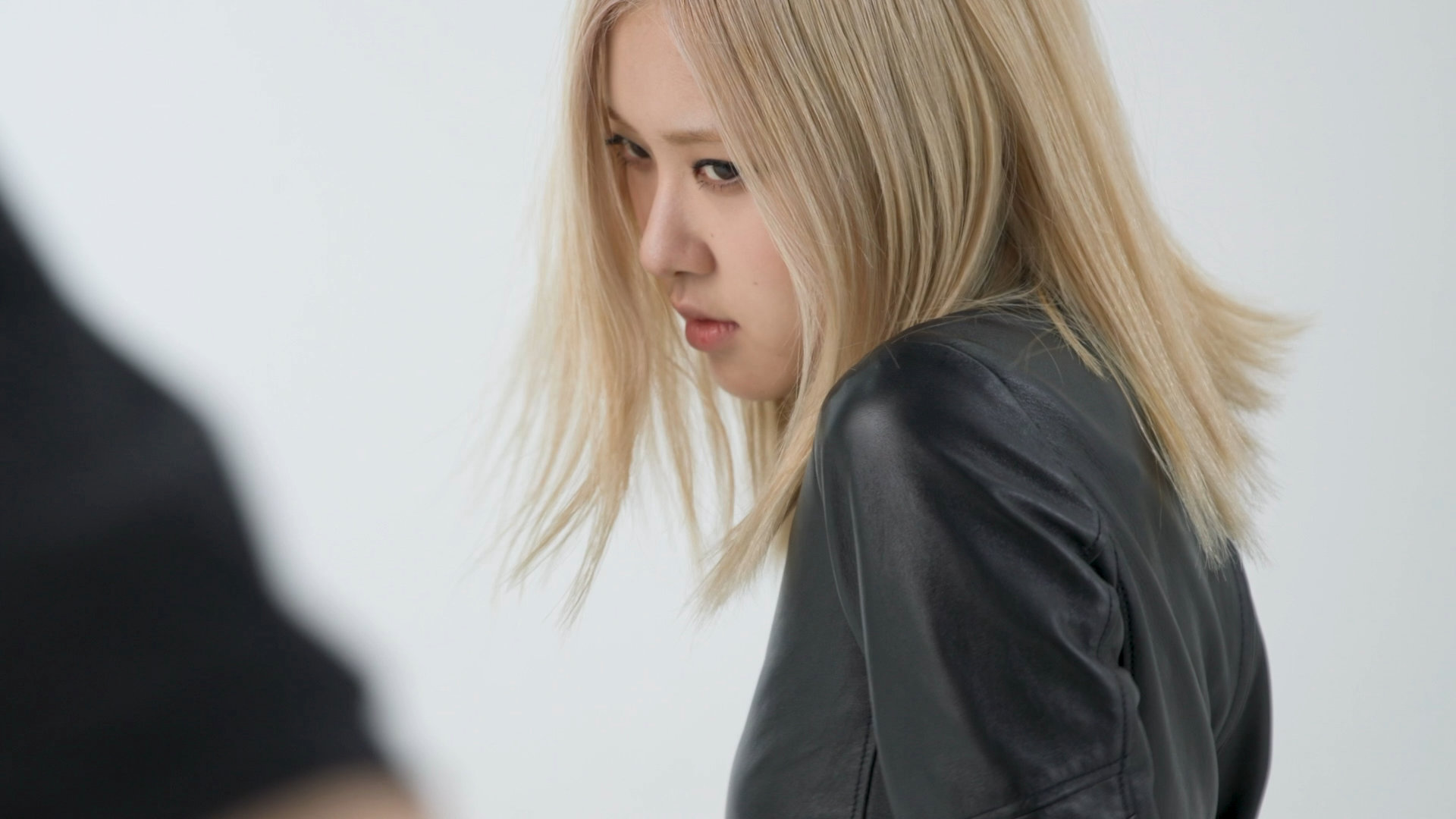 blackpink成员rosé登上滚石杂志最新一期封面及写真释出