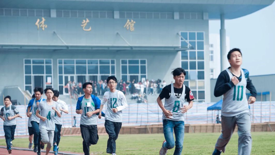 当社牛老师碰上社恐学生，上课画面太美，学生：有你是我的福气休闲区蓝鸢梦想 - Www.slyday.coM