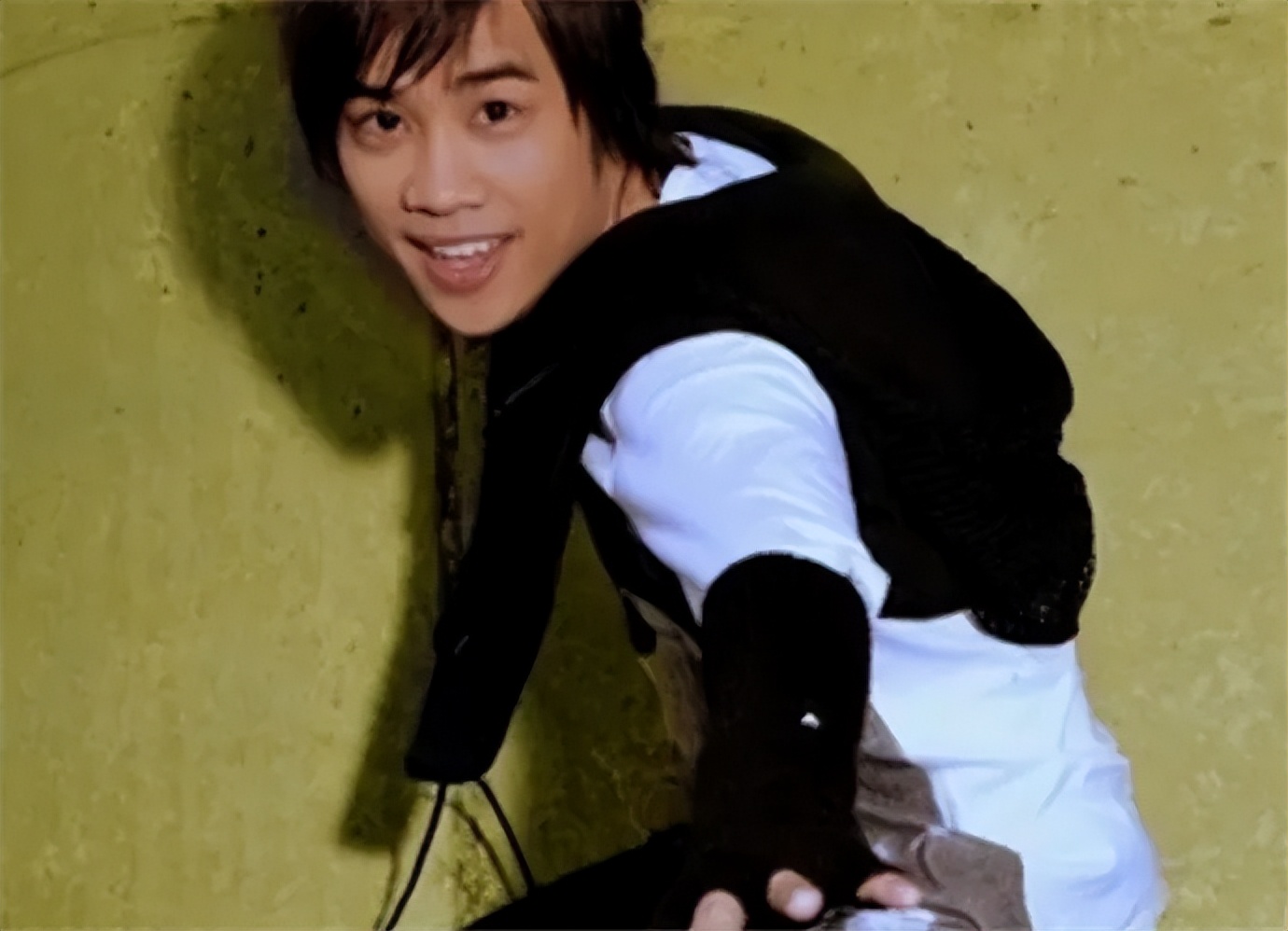 镜头之中露面的tank还是以前的模样,感觉没有变老,还是留着以前帅帅的