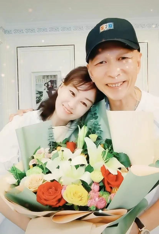 演恶人无数被称为"丑星",可老婆很漂亮|李明|恶人|摆摊_新浪新闻