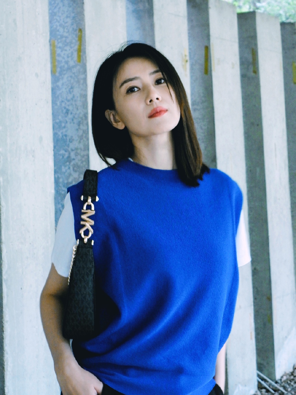 被高圆圆街拍美到了,时髦混搭技能满点,戴眼镜像教师|女神|高圆圆